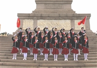 以红领巾的名义，为人民英雄站岗