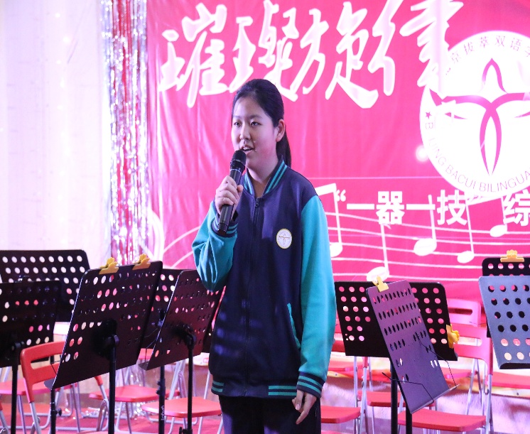 人在舞台上唱歌

AI 生成的内容可能不正确。